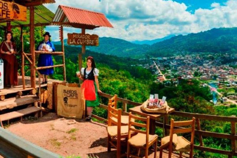 villa rica oxapampa peru la tierra del cafe